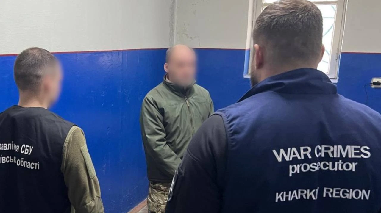 Зала суду з українською символікою, де ухвалюється вирок у справі про заручницю з Куп'янська