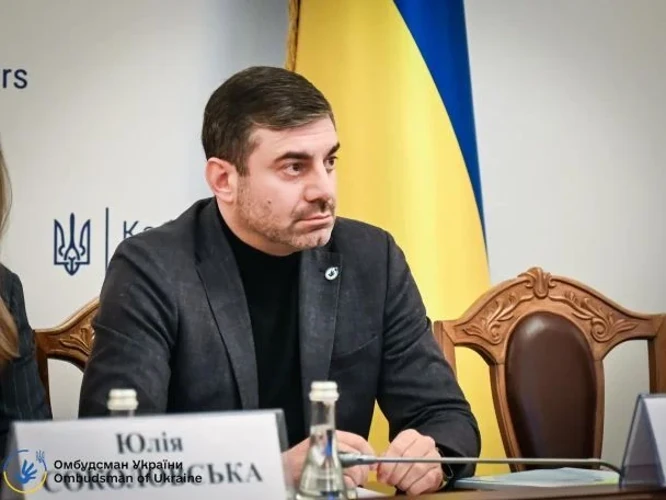 Поліцейські зупинили евакуаційний автомобіль Товариства Червоного Хреста біля села Шевченкове на Миколаївщині