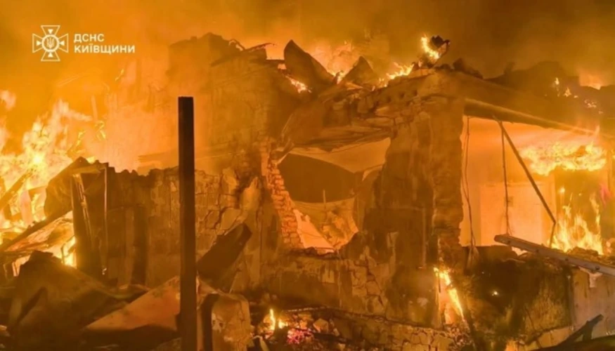 Наслідки удару в Броварському районі Київської області: пошкоджені приватний будинок, господарські споруди й автомобілі