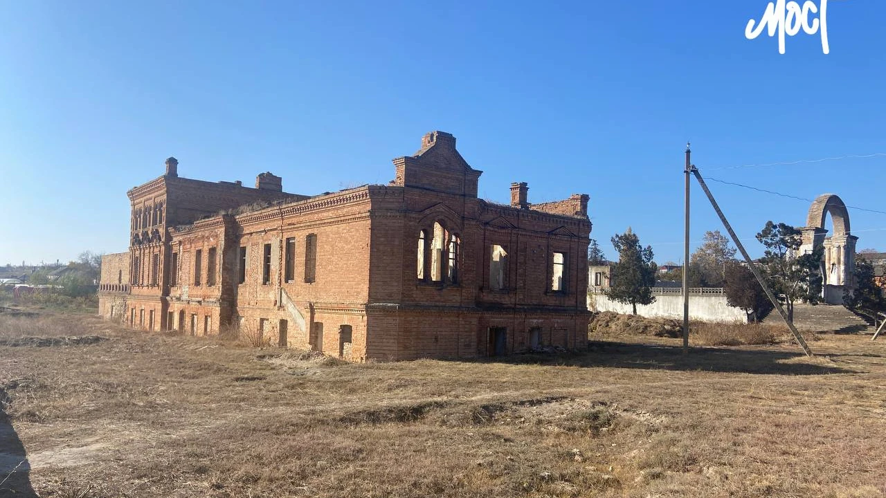Пошкоджений монастир у селі Червоний Маяк після удару FPV-дрона