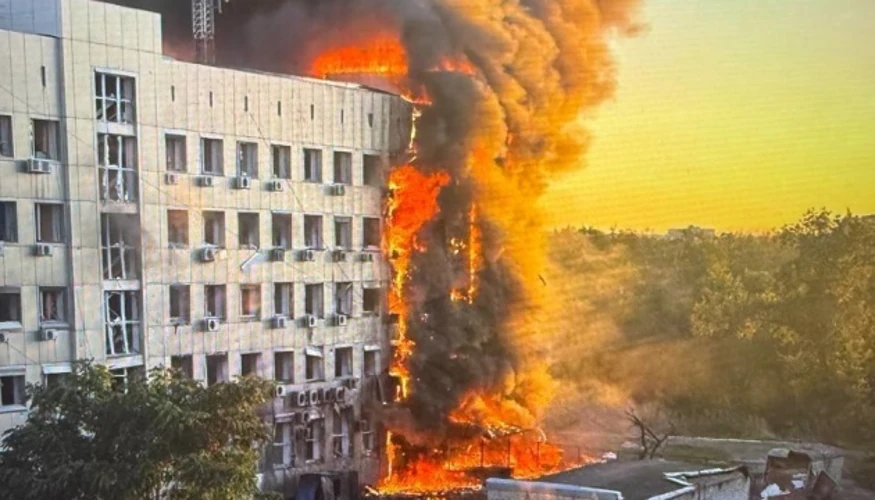 Наслідки удару безпілотника по адмінбудівлі ДТЕК Павлоградвугілля у Павлограді ввечері 1 жовтня 2026 року