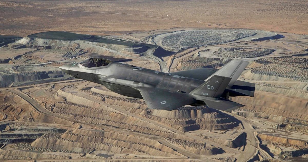 Секретні деталі F-35 могли потрапити до Китаю через пропущений лист — Bloomberg