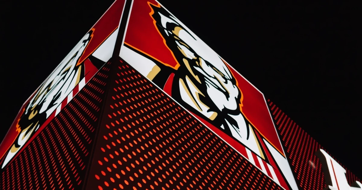 Чому зміна постачальника напоїв у KFC США важлива для ринку та споживачів
